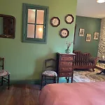 Le Clos Chalmon D'hote Bed & Breakfast 4*